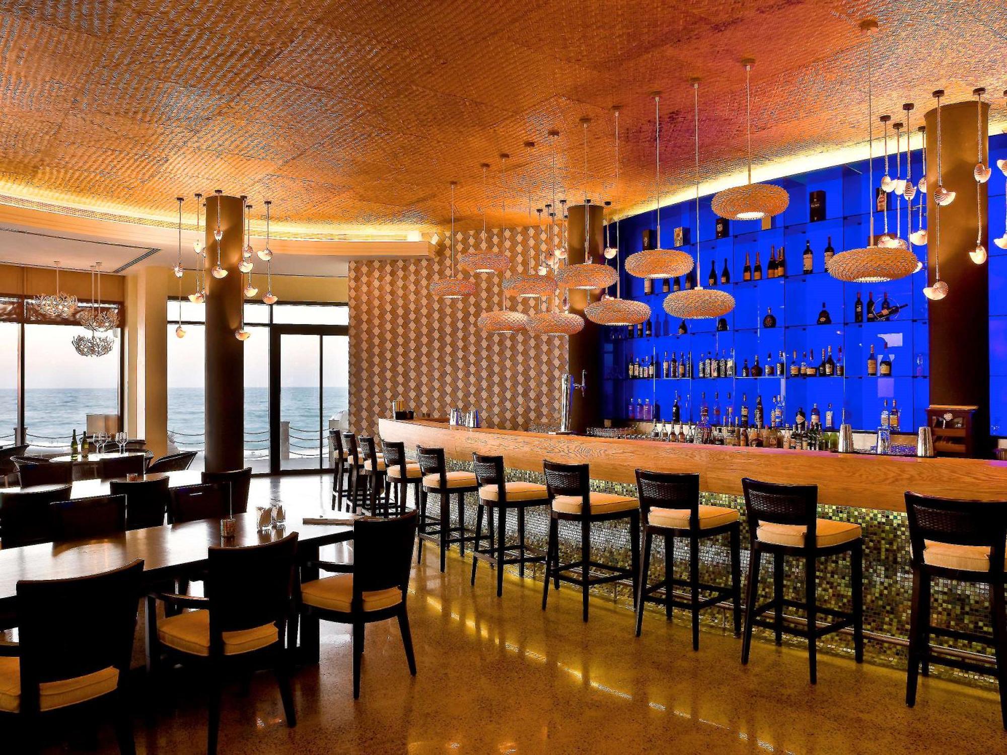 Sofitel Bahrain Zallaq Thalassa Sea & Spa Manamah Buitenkant foto The bar at the 360° Lounge