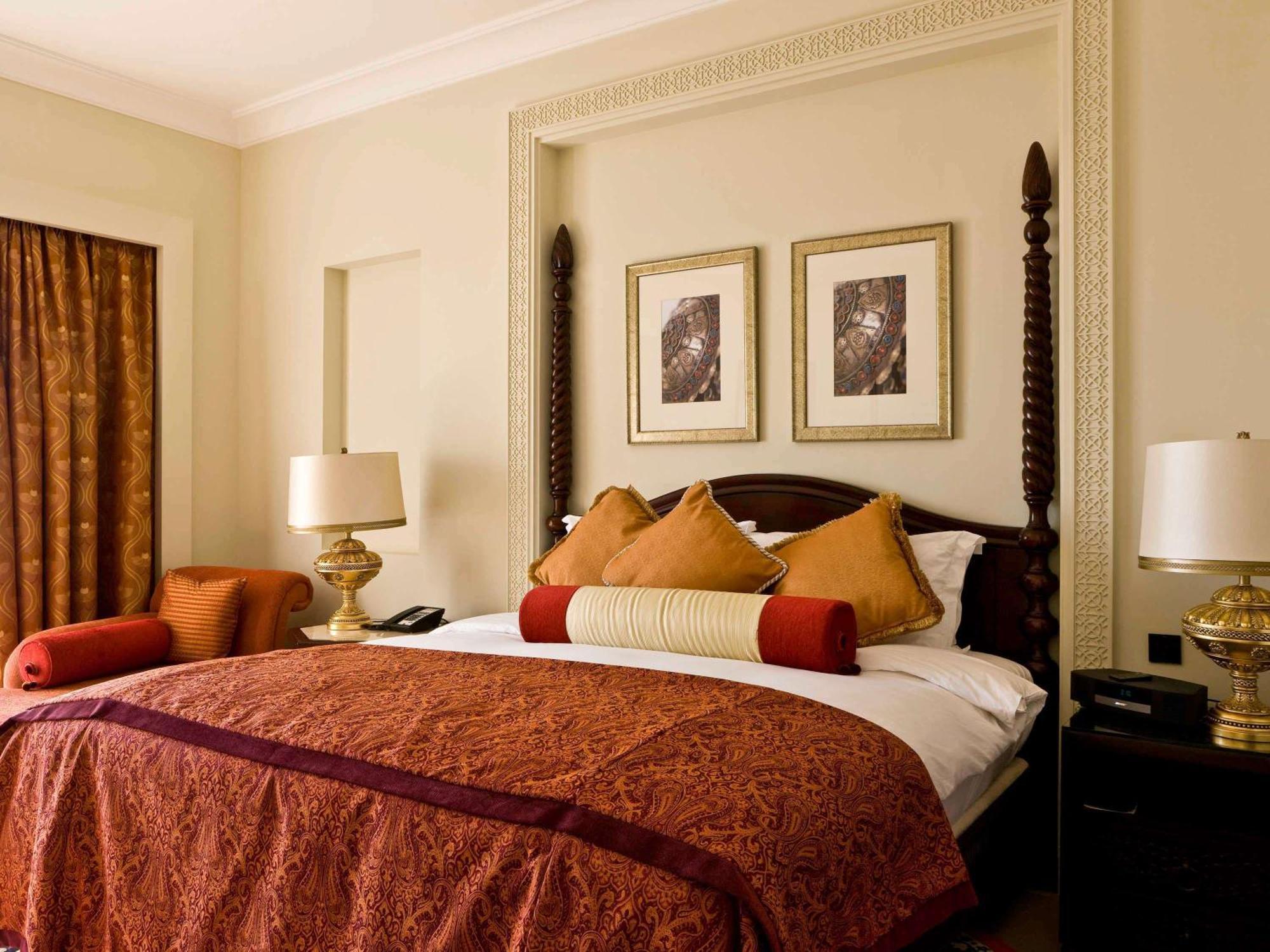 Sofitel Bahrain Zallaq Thalassa Sea & Spa Manamah Buitenkant foto A bedroom at the Taj Mahal Palace
