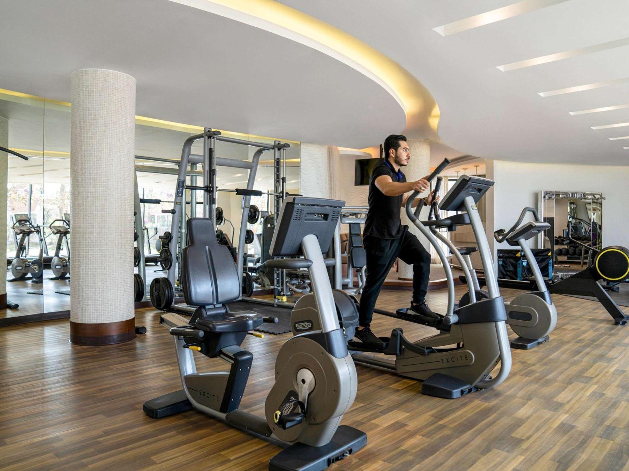 Sofitel Bahrain Zallaq Thalassa Sea & Spa Manamah Buitenkant foto A gym at the InterContinental Hotel, Muscat, Oman