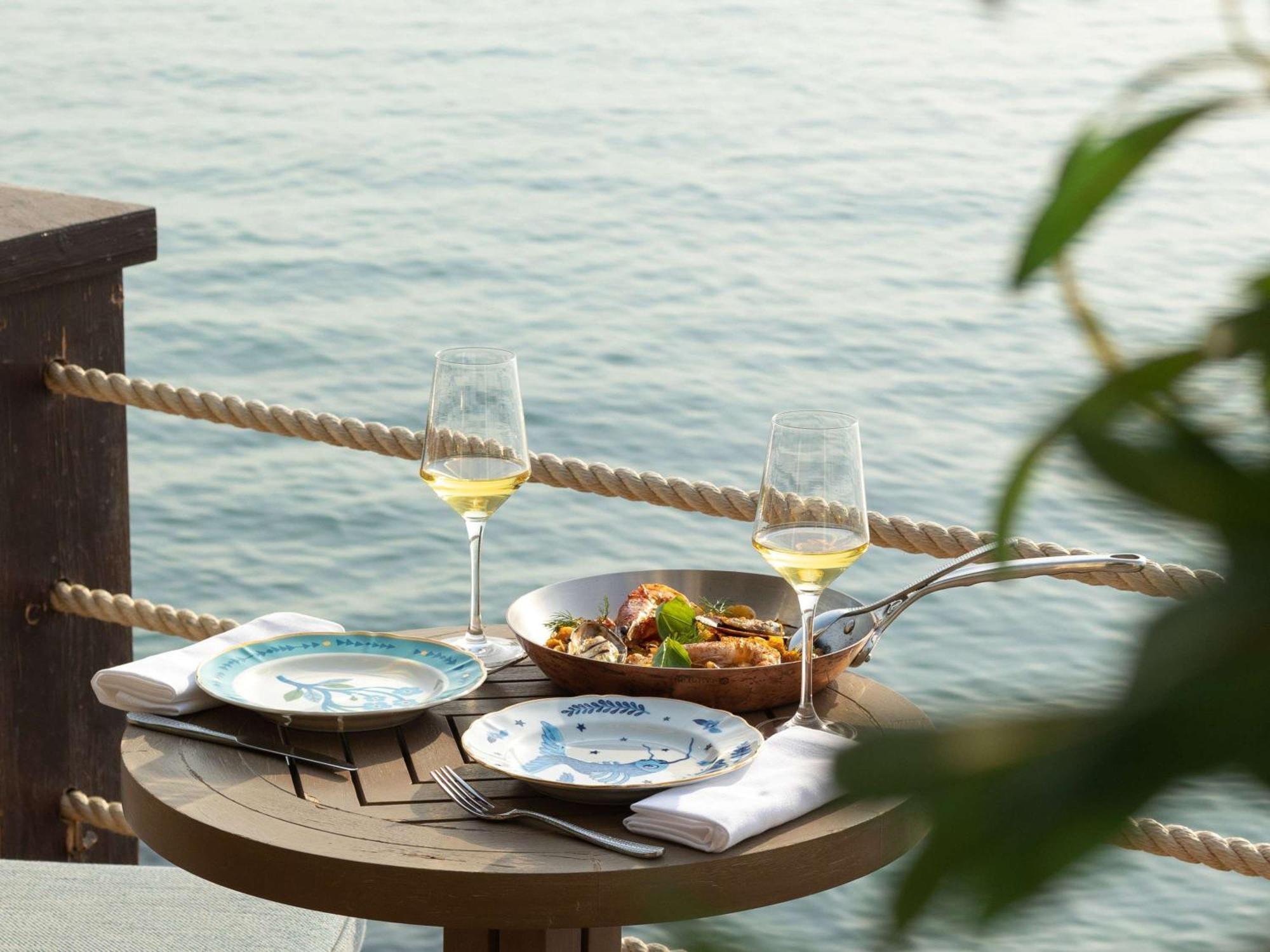 Sofitel Bahrain Zallaq Thalassa Sea & Spa Manamah Buitenkant foto A typical meal at the restaurant